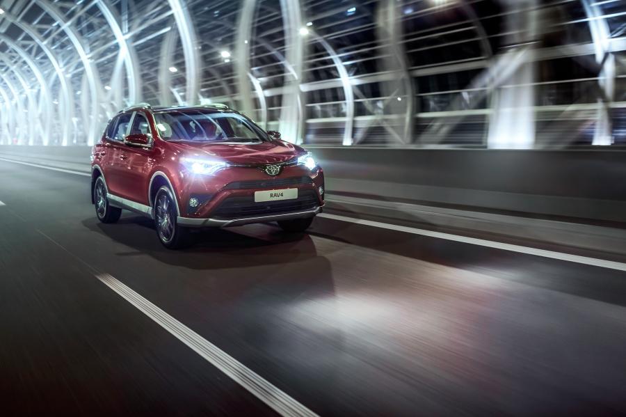  Toyota RAV4 Exclusive 2016 года  (CIS) (фото 4 из 7)